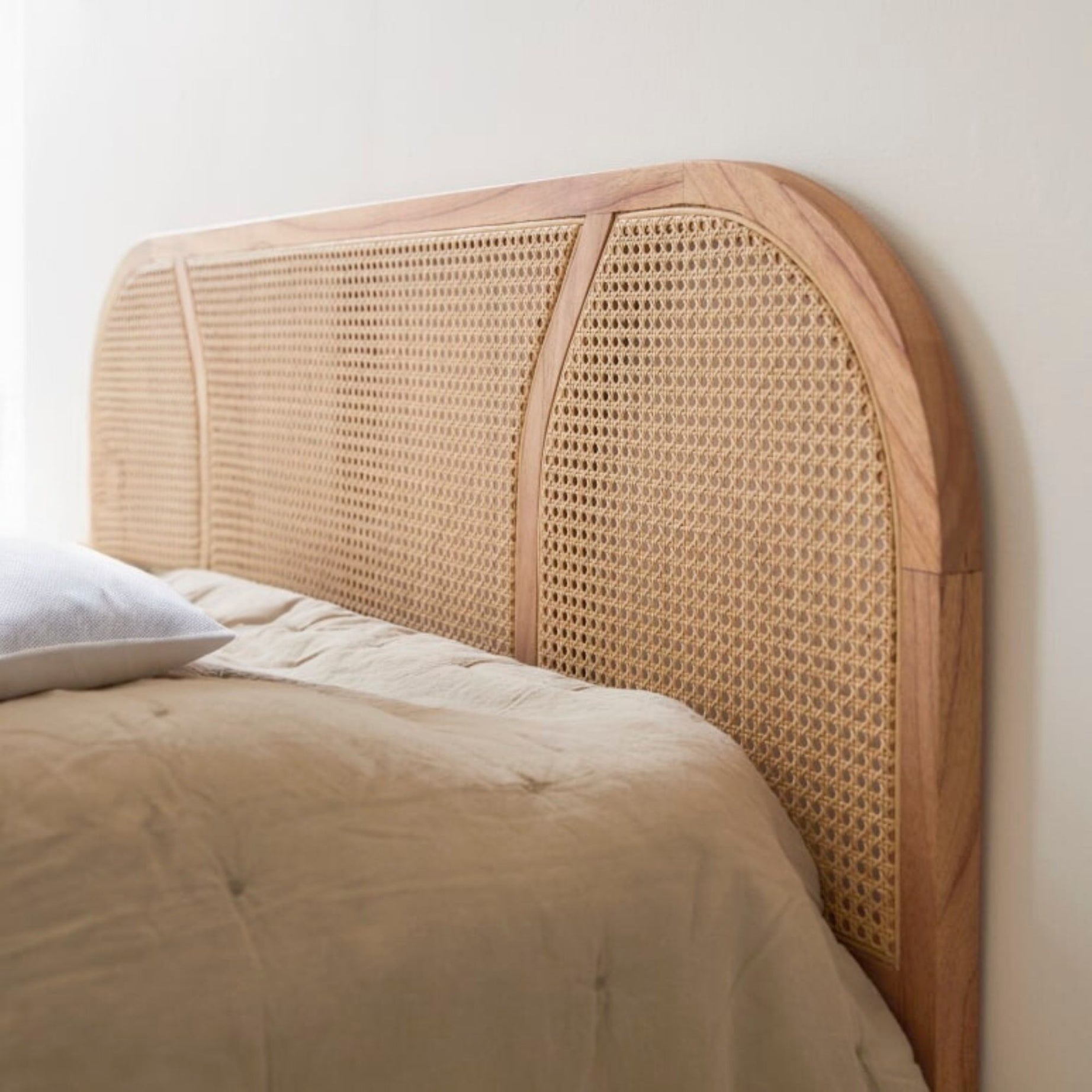 headboard-rattan