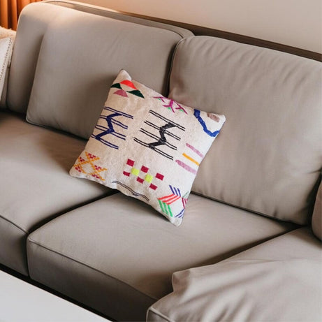 Wool square ottomans with a vintage design