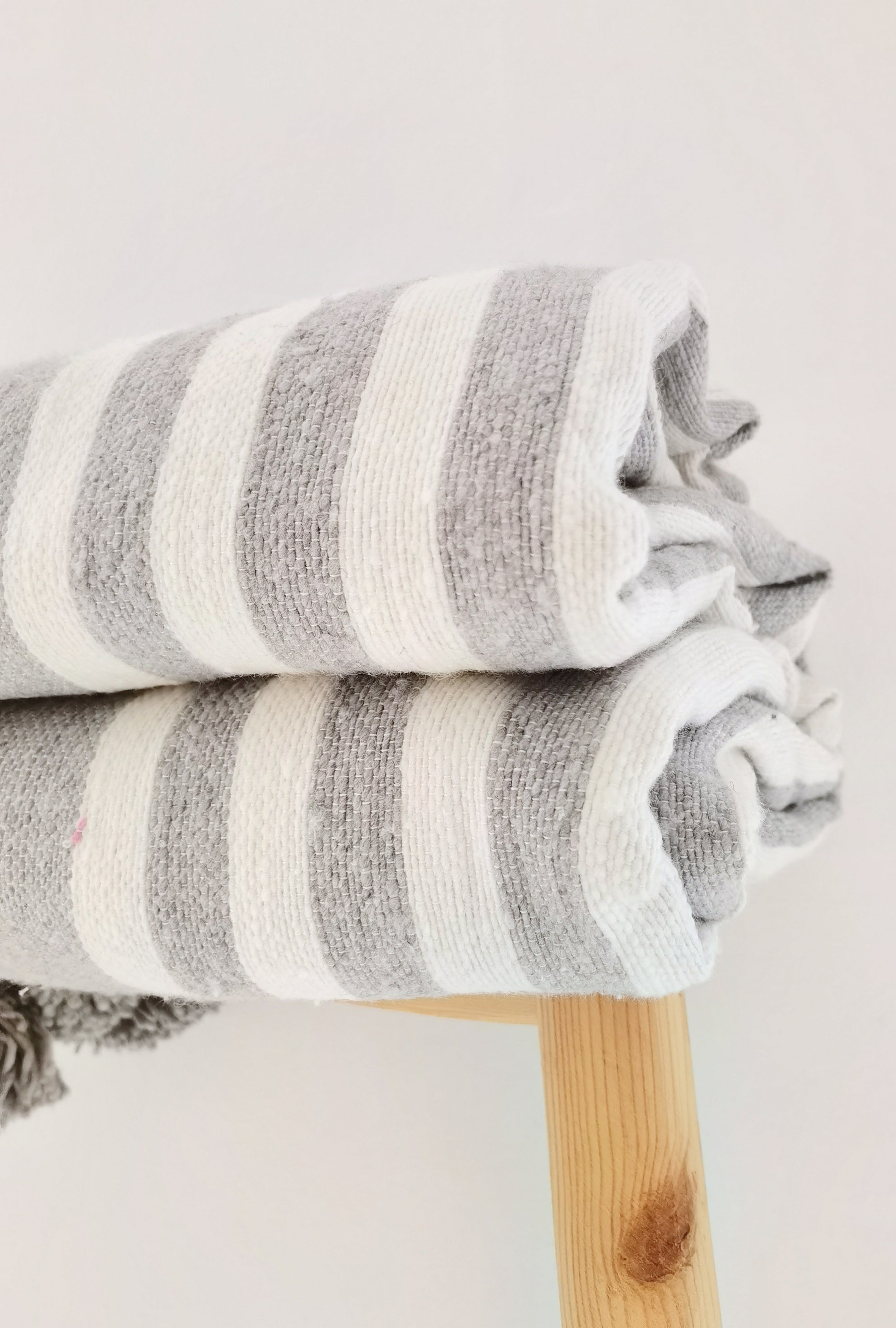 Handmade Moroccan Blanket Throw Gray white - artihandmade