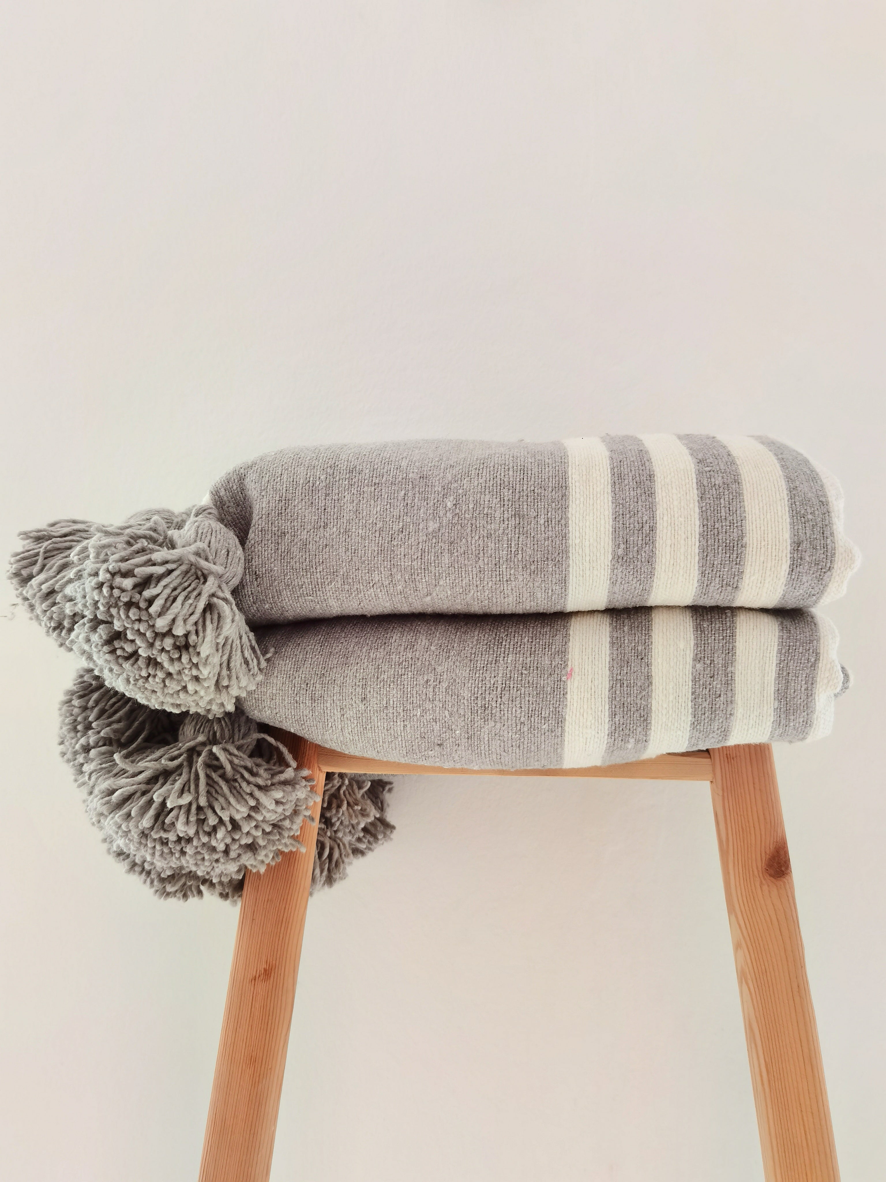 Handmade Moroccan Blanket Throw Gray white - artihandmade